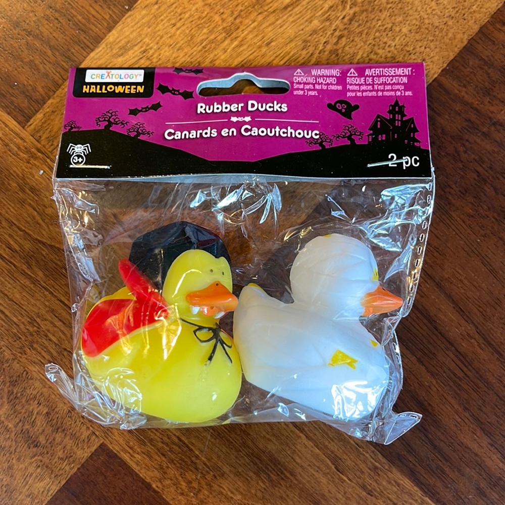 SET OF 2 UNOPENED HALLOWEEN RUBBER DUCKIES - DRACULA & MUMMY